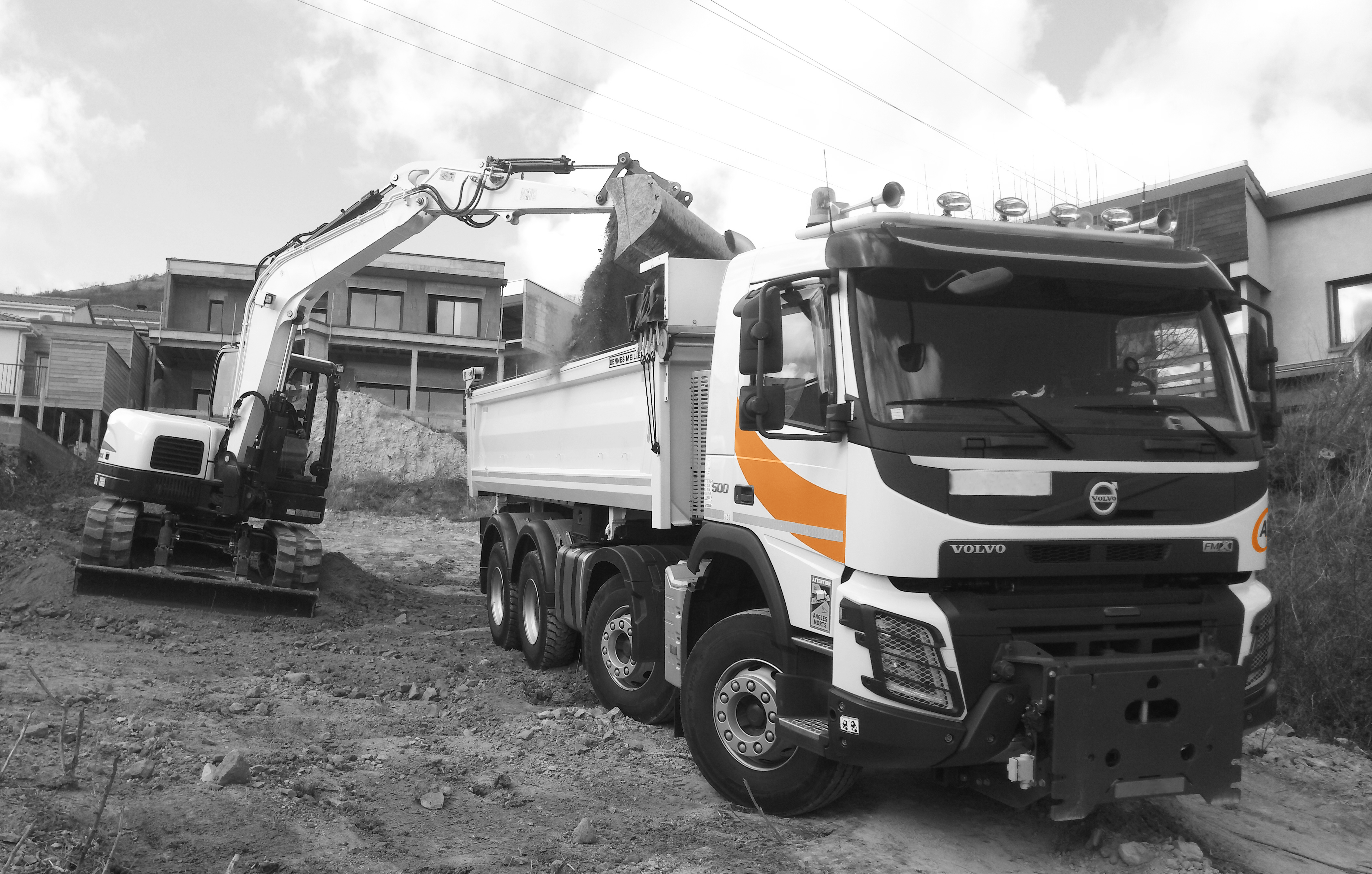 Porteur 8x4 TP, bi-benne, enrochement ou ampliroll