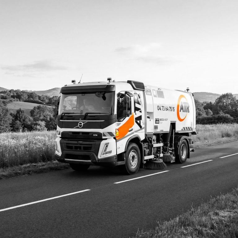 Conducteur de balayeuse à Clermont-Ferrand : métier, missions et nettoyage industriel en Auvergne-Rhône-Alpes